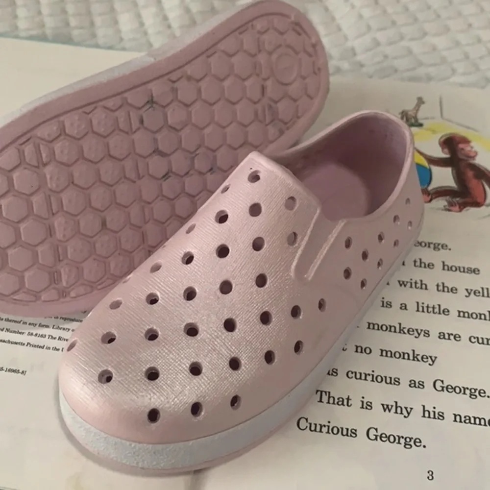 2 pairs Baby girl shoes.  Size 7‎ and newborn size